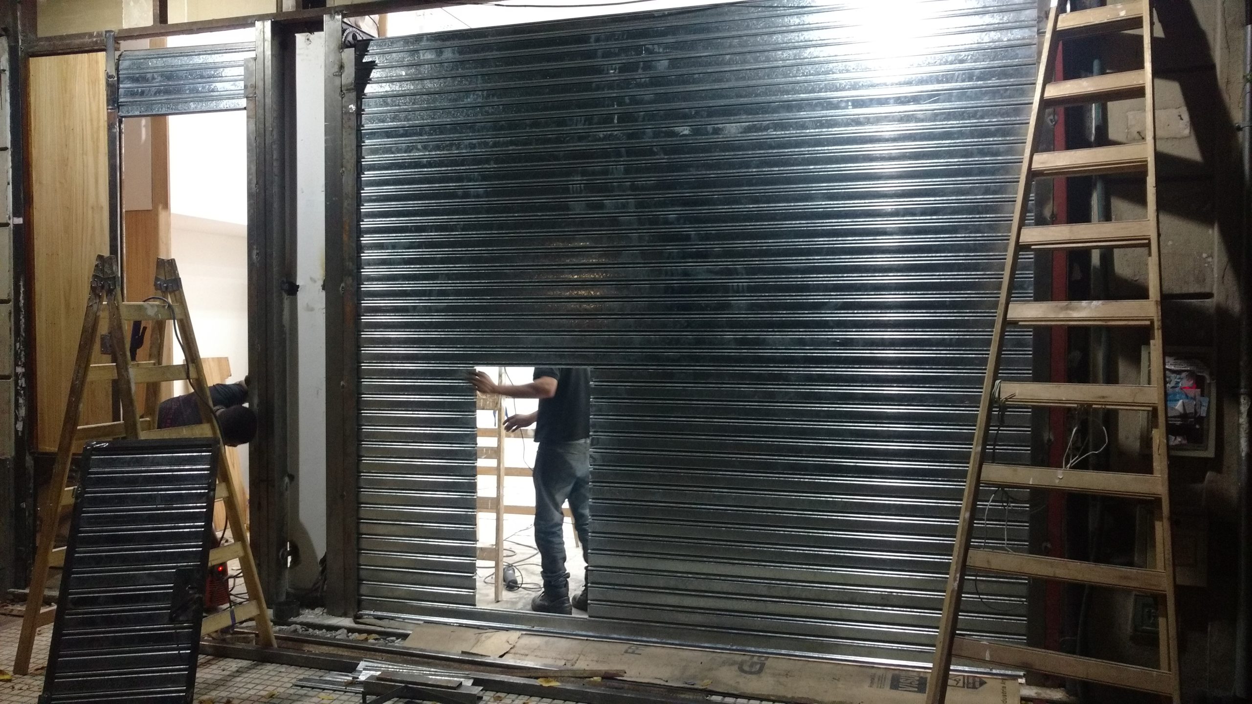 Trabajo realizado Cortina Metálica Vanss 3